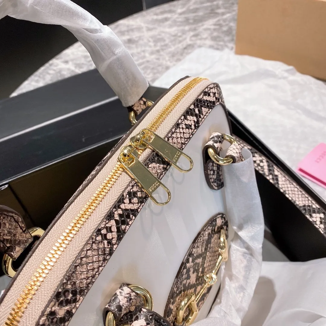 Designer Bags by Gucci 047
