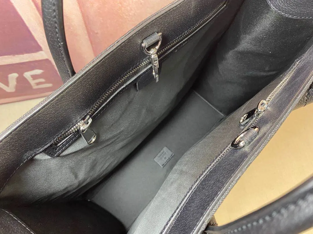 Designer Bags by Gucci 080