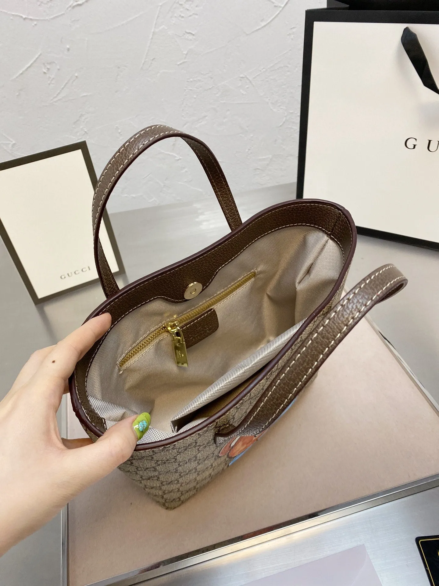 Designer Bags by Gucci 207