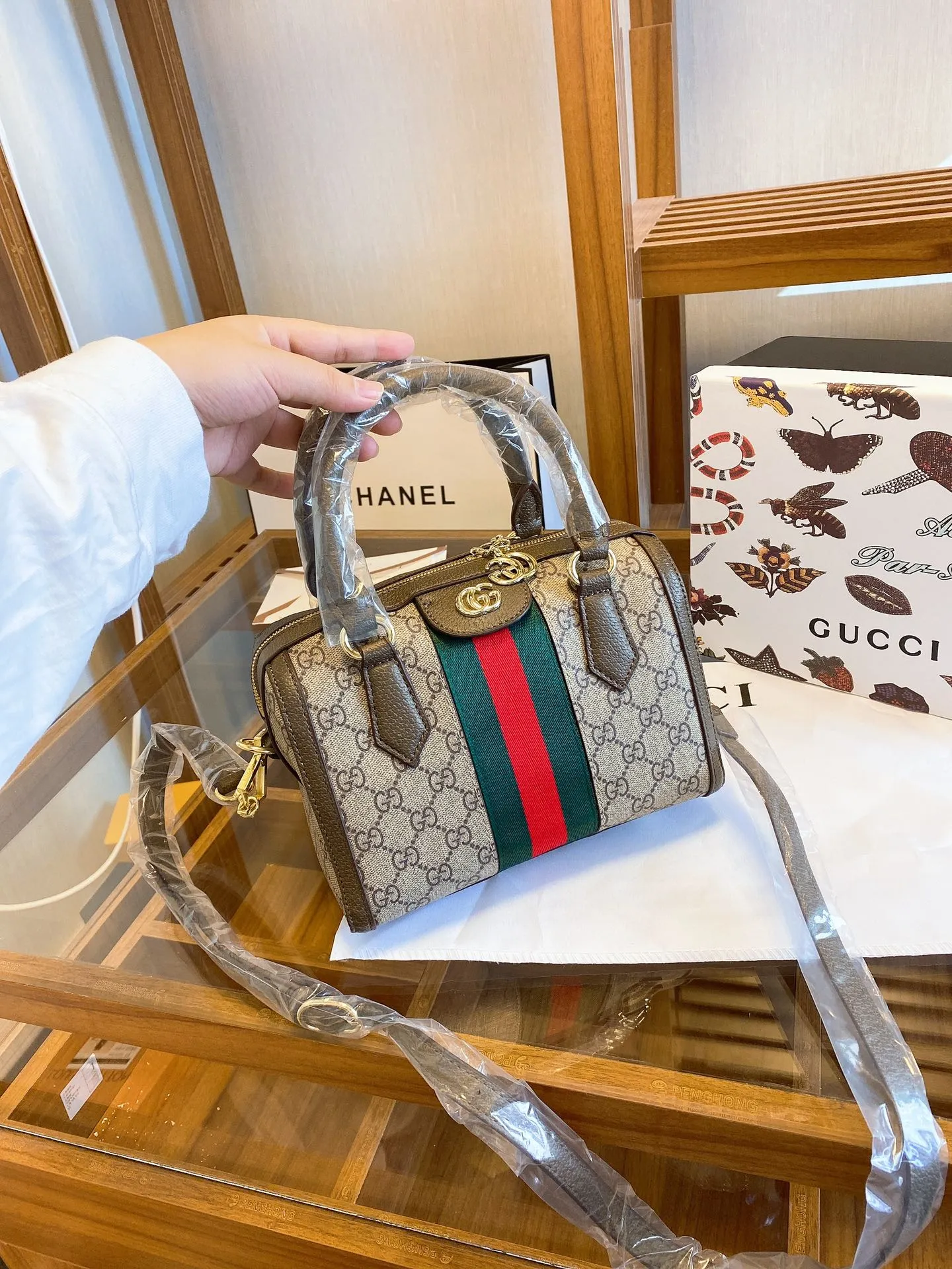 Designer Bags by Gucci 282