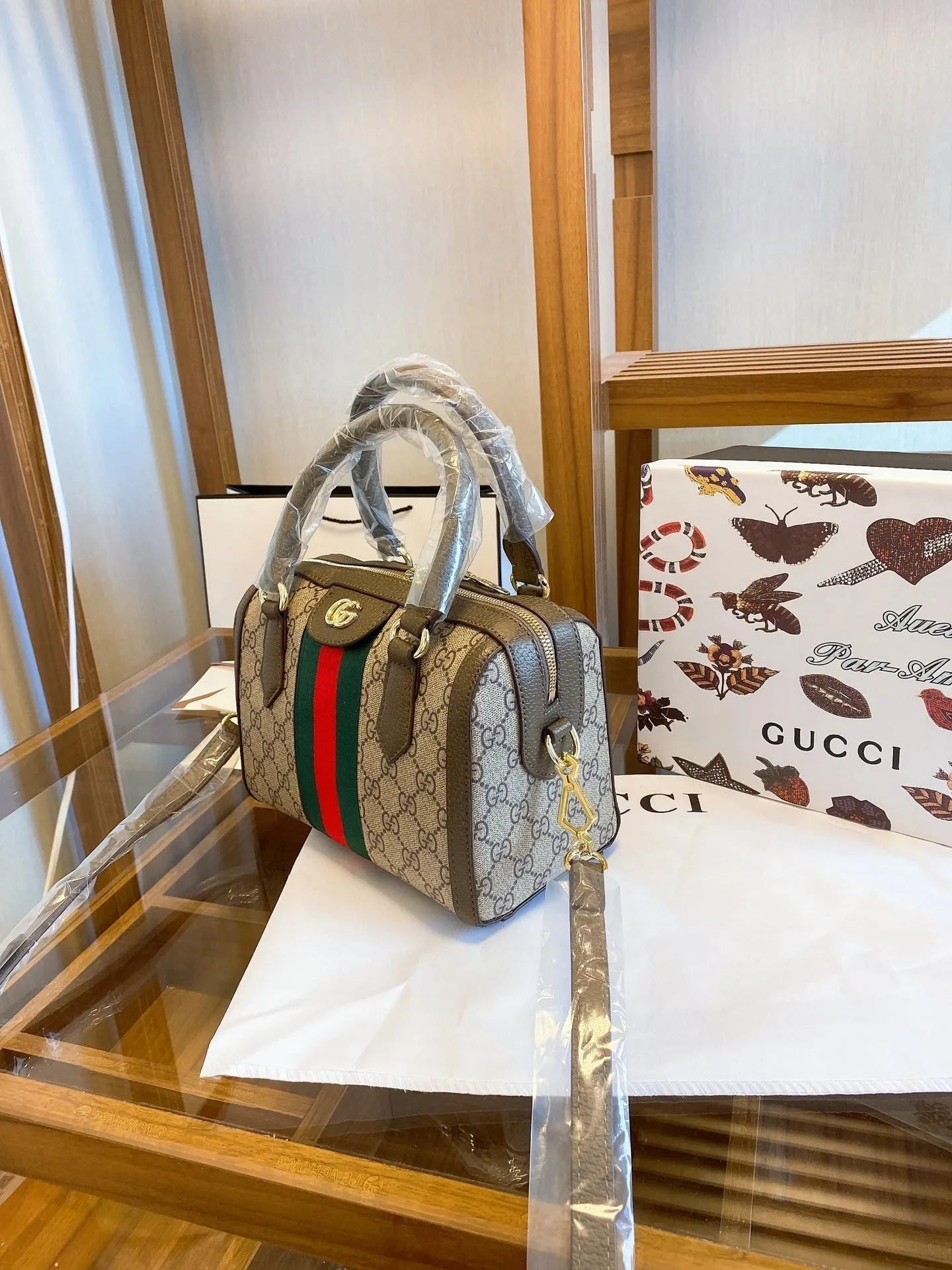 Designer Bags by Gucci 282