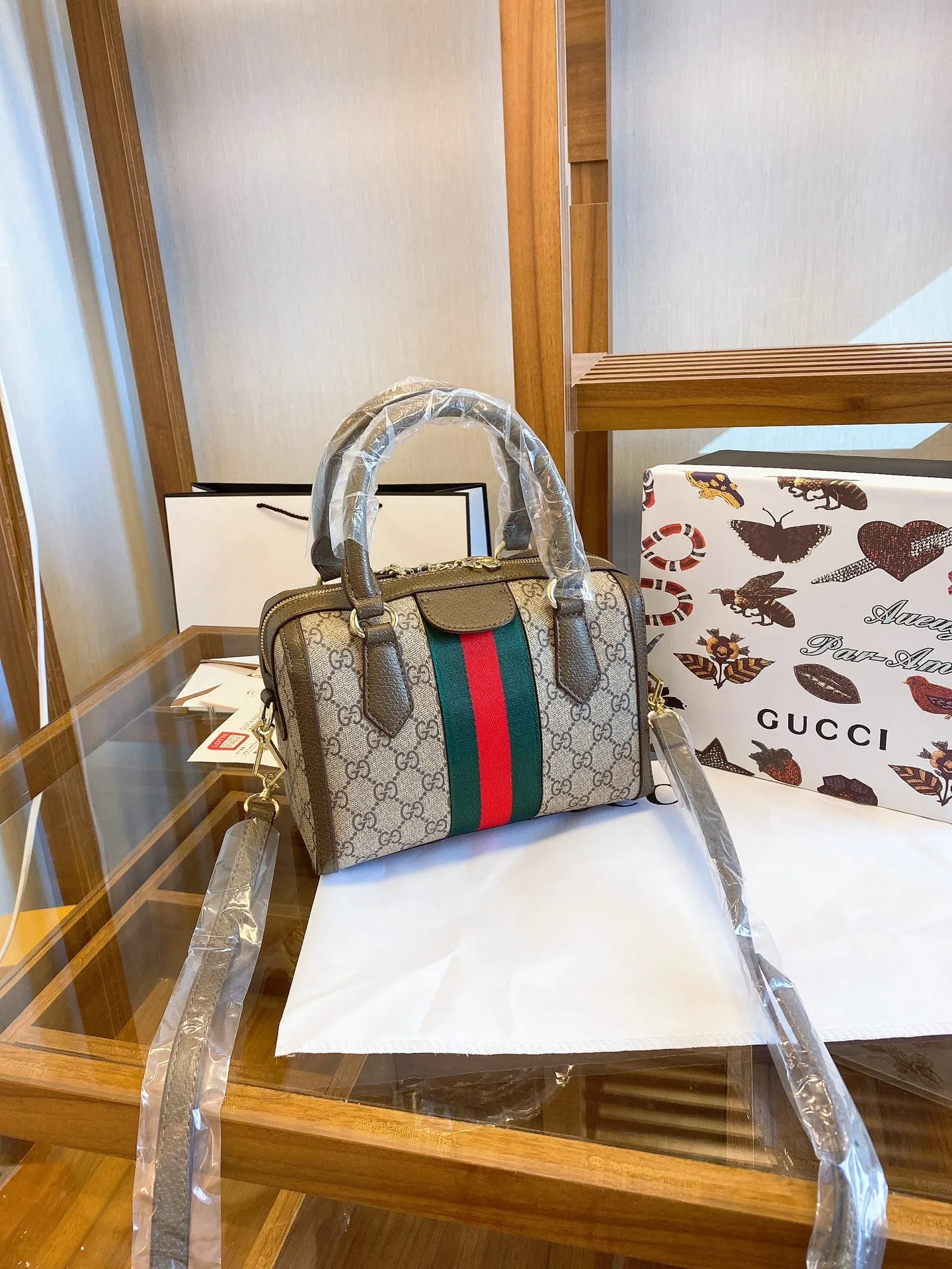 Designer Bags by Gucci 282