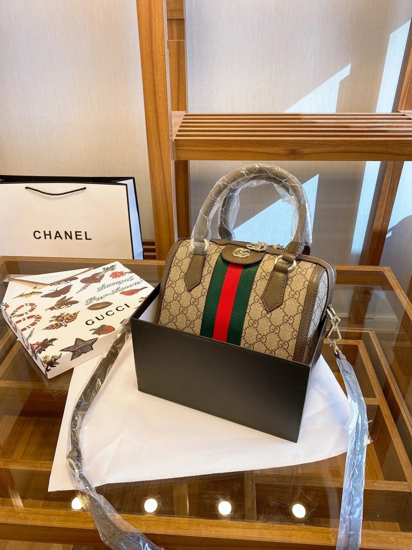 Designer Bags by Gucci 282