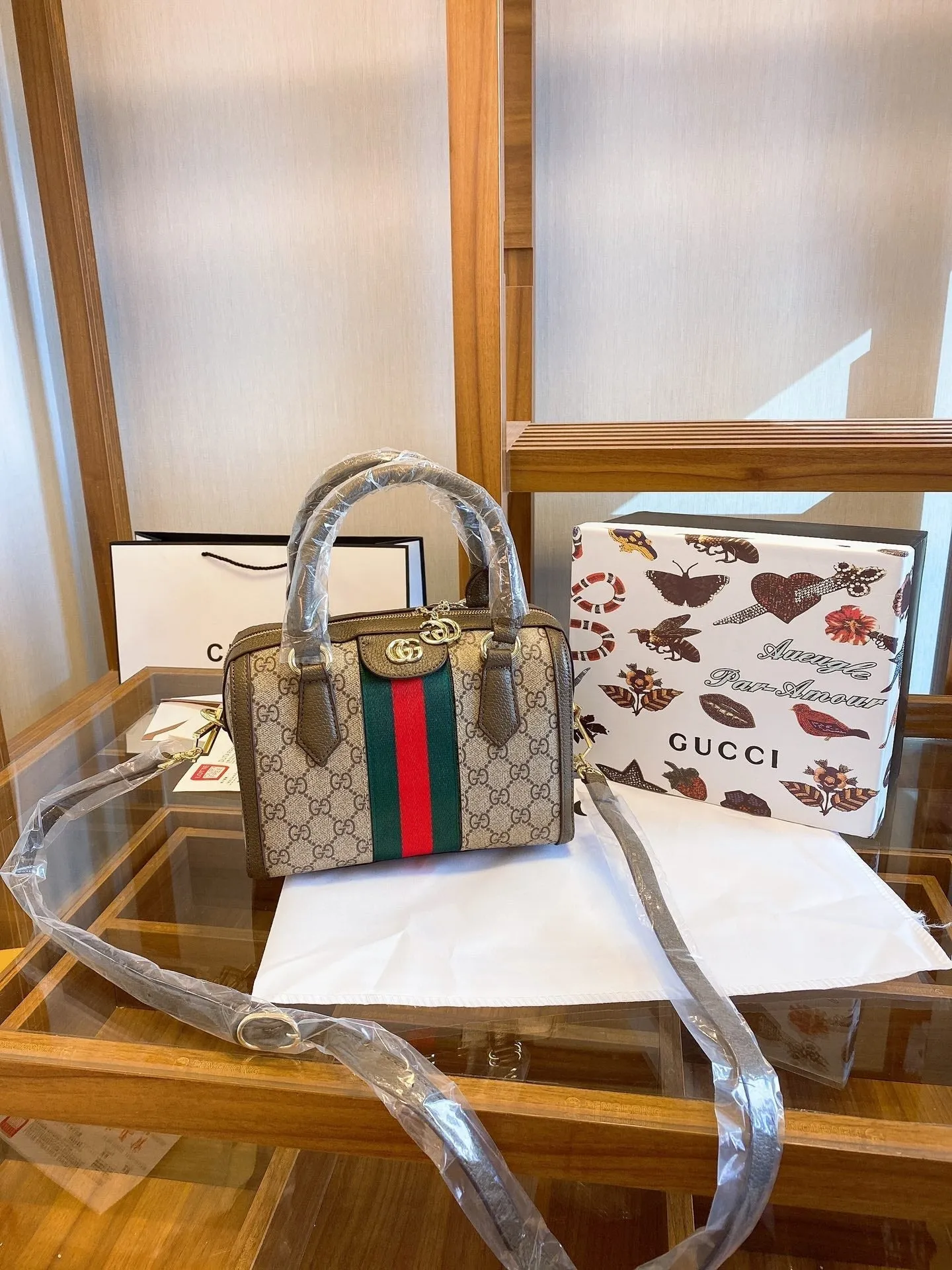 Designer Bags by Gucci 282