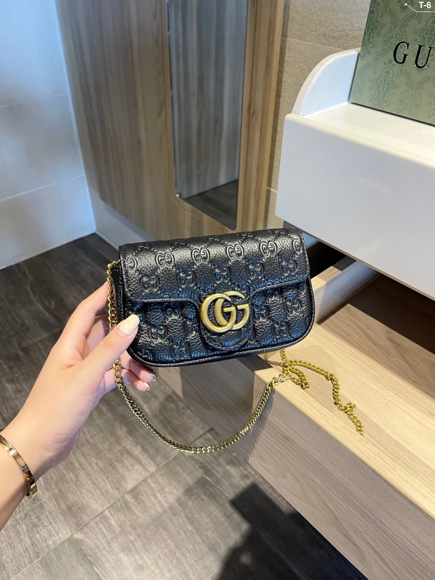 Designer Bags by Gucci 324